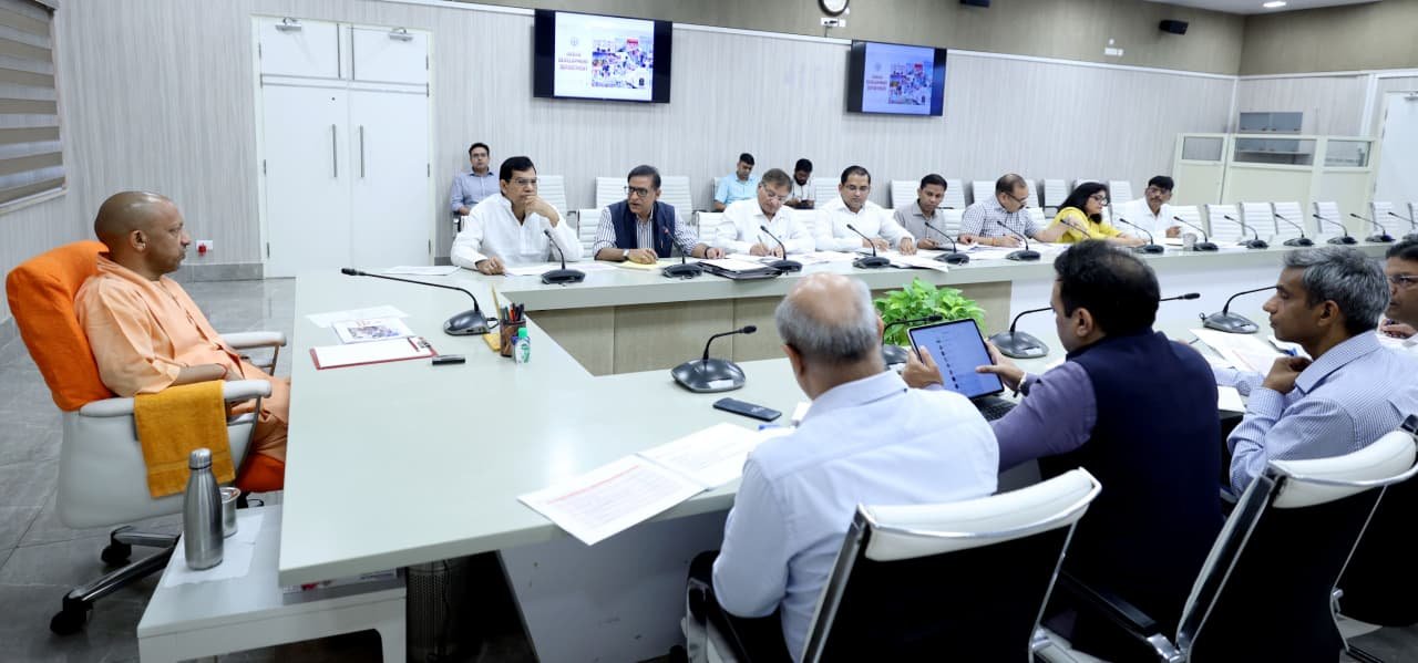 मुख्यमंत्री ने की नगर विकास विभाग की समीक्षा, कहा सभी नगरीय निकायों के हो अपना भवन