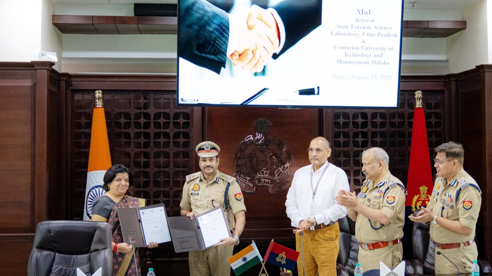 पुलिस मुख्यालय में आयोजित कार्यक्रम में पुलिस महानिदेशक राजीव कृष्णा की उपस्थिति में एमओयू पर हुए हस्ताक्षर