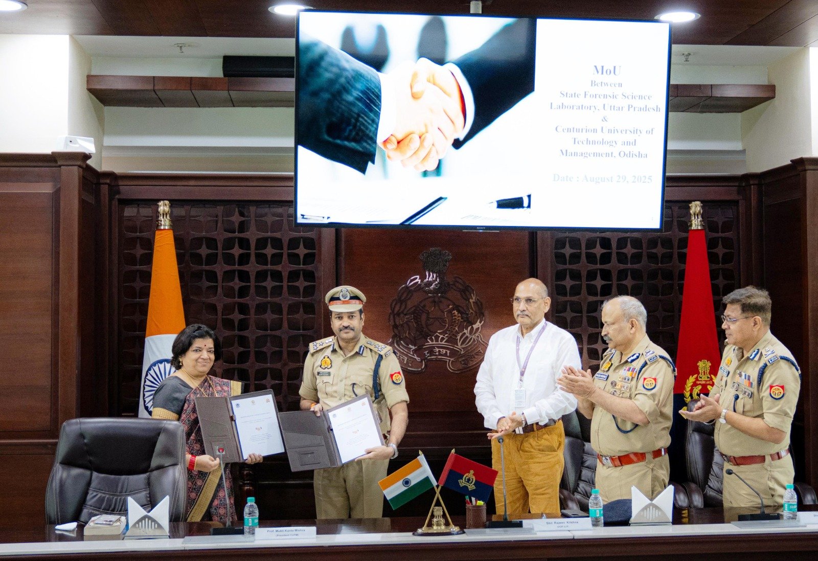 पुलिस मुख्यालय में आयोजित कार्यक्रम में पुलिस महानिदेशक राजीव कृष्णा की उपस्थिति में एमओयू पर हुए हस्ताक्षर