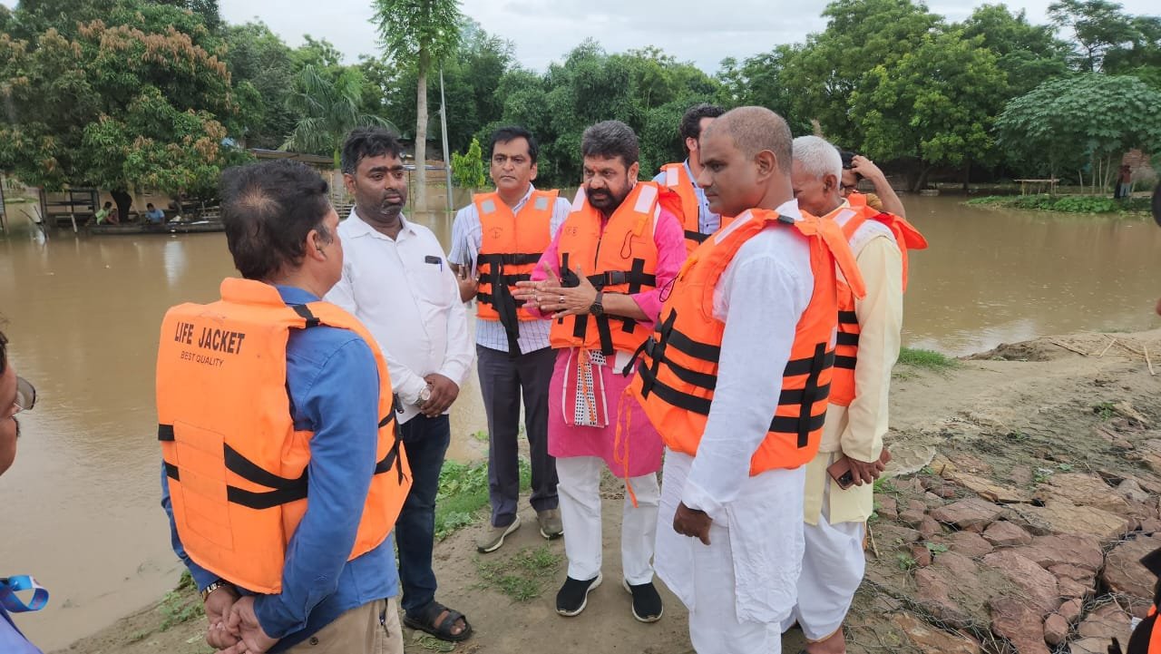 Yogi Adityanath flood relief, Uttar Pradesh flood 2025, flood affected villages UP, NDRF rescue operation, SDRF flood relief, flood shelters in UP, UP government disaster response, flood aid statistics, UP flood monitoring, relief distribution in villages