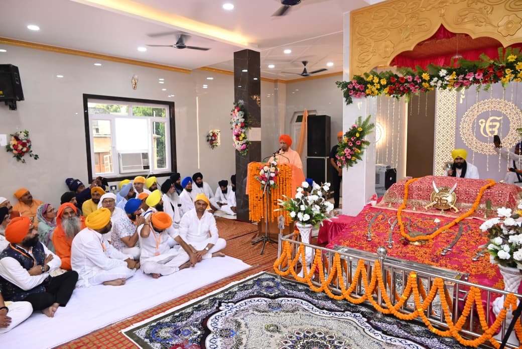 मुख्यमंत्री योगी आदित्यनाथ ने गुरुद्वारा श्री गुरु सिंह सभा, पैडलेगंज स्थल पर पर्यटन विकास कार्यों का किया लोकार्पण