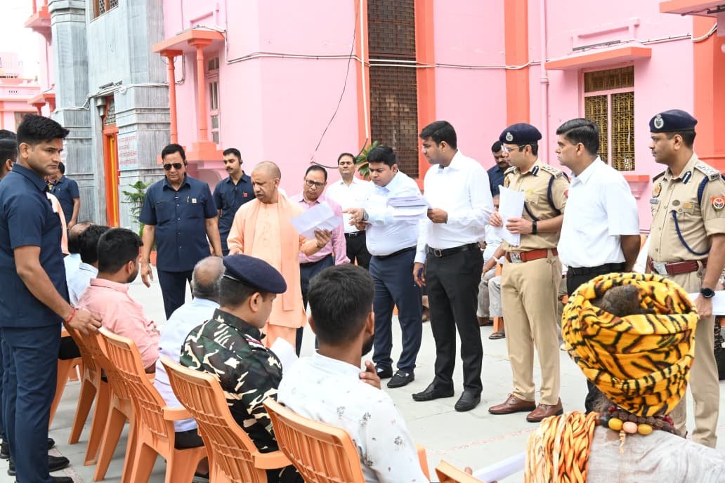 तत्परता और संवेदनशीलता से करें जन समस्याओं का निस्तारण : सीएम