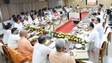 मुख्यमंत्री योगी आदित्यनाथ ने की सहारनपुर मंडल में चल रही विकास परियोजनाओं की समीक्षा.एक दिवसीय दौरे पर सहारनपुर पहुंचे सीएम योगी, सर्किट हाउस में अफसरों और जनप्रतिनिधियों संग की बैठक .