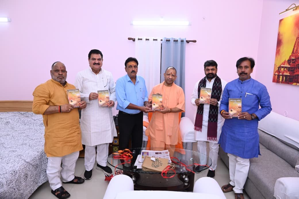 काशी में मौजूद में 12 ज्योतिर्लिंग एवं आदित्य पीठ के प्रतिरूप का पुस्तक में सम्पूर्ण वर्णन है 