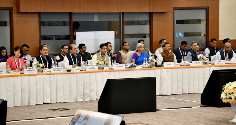 GST काउंसिल की बड़ी बैठक: बीमा और दवाइयों पर राहत, लग्जरी गुड्स पर 40% टैक्स