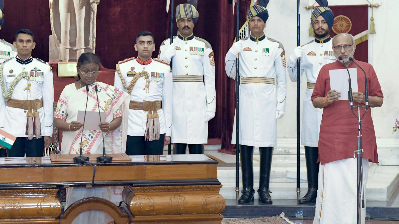 चंद्रपुरम पोन्नुसामी राधाकृष्णन ने उप राष्ट्रपति पद की शपथ ली