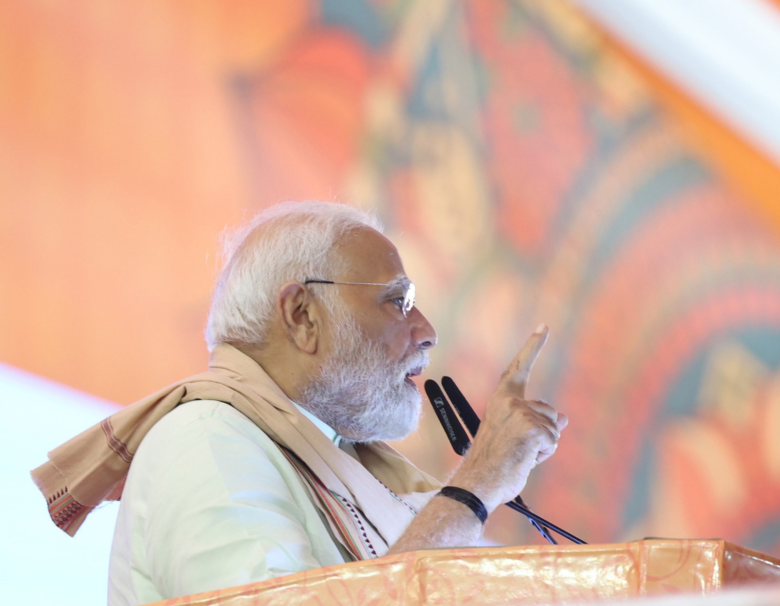 प्रधानमंत्री मोदी का ऐलान –“हर गरीब को मिलेगा पक्का घर, घुसपैठियों पर होगी सख्त कार्रवाई”