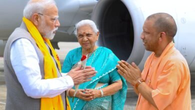 राज्यपाल व सीएम योगी ने काशी में किया प्रधानमंत्री का स्वागत