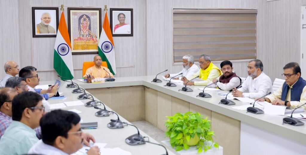 मुख्यमंत्री की चेतावनी, नगरीय अवस्थापना के कार्य समय पर और पारदर्शिता के साथ हों, अन्यथा महापौर के अधिकारों पर होगा पुनर्विचार