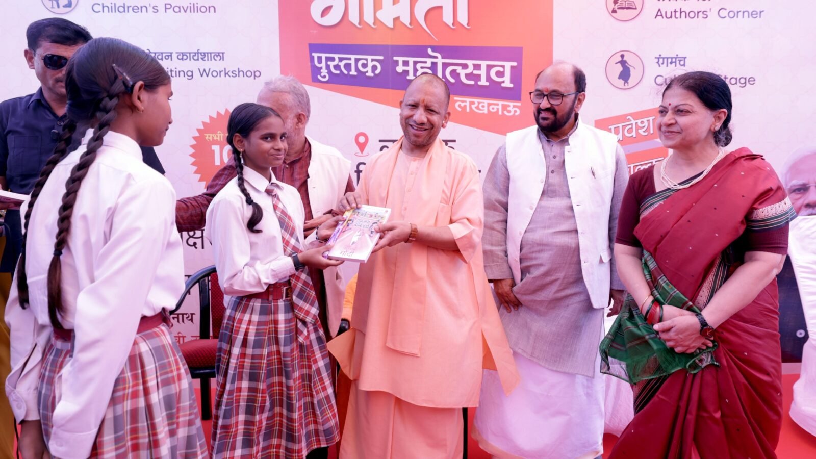 गोमती बुक फेस्टिवल, लखनऊ विश्वविद्यालय पुस्तक मेला, मुख्यमंत्री योगी आदित्यनाथ, बाल रचनाकार पुस्तकें, एग्जाम वारियर्स, तक्षशिला विश्वविद्यालय, वाल्मीकि रामायण, तुलसीदास रामचरितमानस, स्मार्टफोन कम पढ़ाई अधिक, स्वस्थ नारी सशक्त समाज ,Gomti Book Festival, Lucknow University Book Fair, Chief Minister Yogi Adityanath, Children Authors Books, Exam Warriors Book, Takshashila University, Valmiki Ramayana, Tulsidas Ramcharitmanas, Less Smartphone More Reading, Healthy Women Strong Society