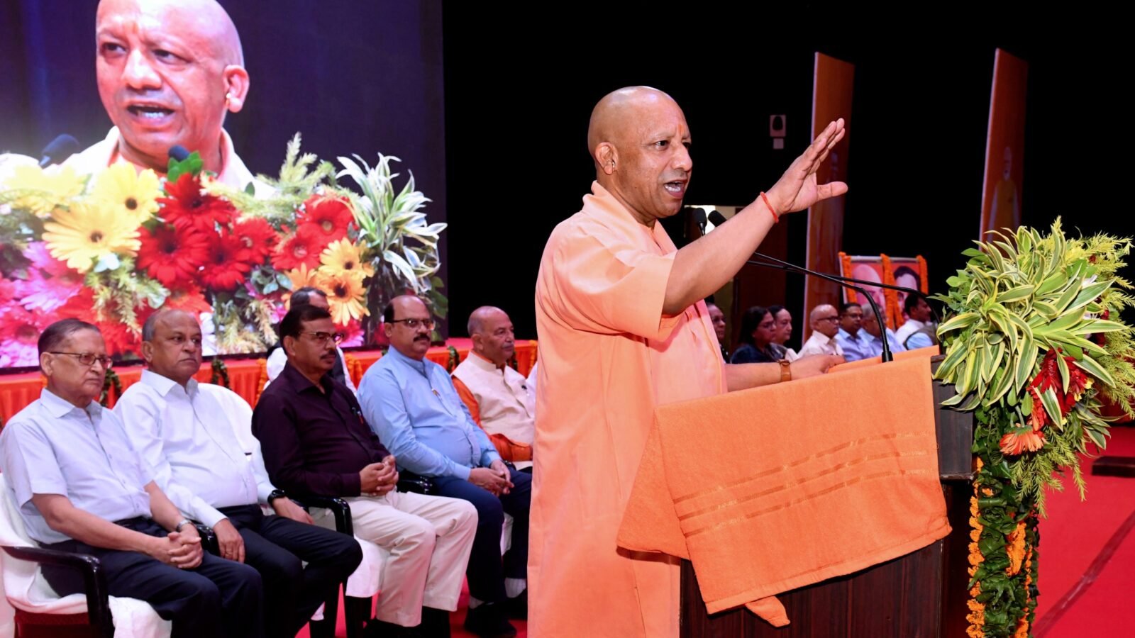 मुख्यमंत्री योगी आदित्यनाथ, प्रबुद्ध सम्मेलन गोरखपुर, आत्मनिर्भर भारत, आत्मनिर्भर यूपी, विकसित भारत विजन डॉक्यूमेंट, गुलामी की मानसिकता, यूपी विकास मॉडल, सेवा पखवाड़ा, मोदी-योगी नेतृत्व, भारत की अर्थव्यवस्था, Yogi Adityanath, Intellectuals Conference Gorakhpur, Developed India Vision Document, elf-Reliant India, Self-Reliant UP, Indian Economy Growth, Service Fortnight Program, Modi-Yogi Leadership, UP Development Model, India 2047,