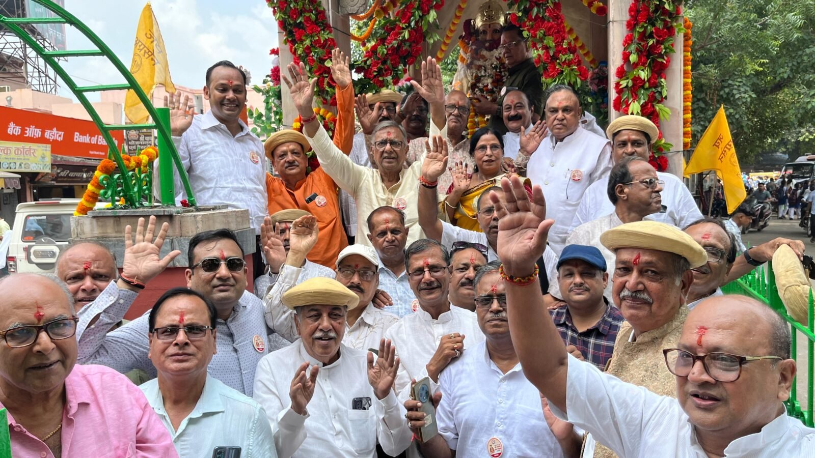 अग्रसेन जयंती, संकल्प संस्था, एक रुपया एक ईंट, क्षय मुक्त काशी, निरोग काशी, संकल्प अन्न क्षेत्र, वाराणसी समाचार, Agrasen Jayanti, Sankalp Sanstha, One Rupee One Brick, Kshay Mukt Kashi, Nirog Kashi, Sankalp Ann Kshetra, Varanasi News अग्रसेन जयंती पर संकल्प संस्था ने किया माल्यार्पण, सेवा और सहयोग का लिया संकल्प