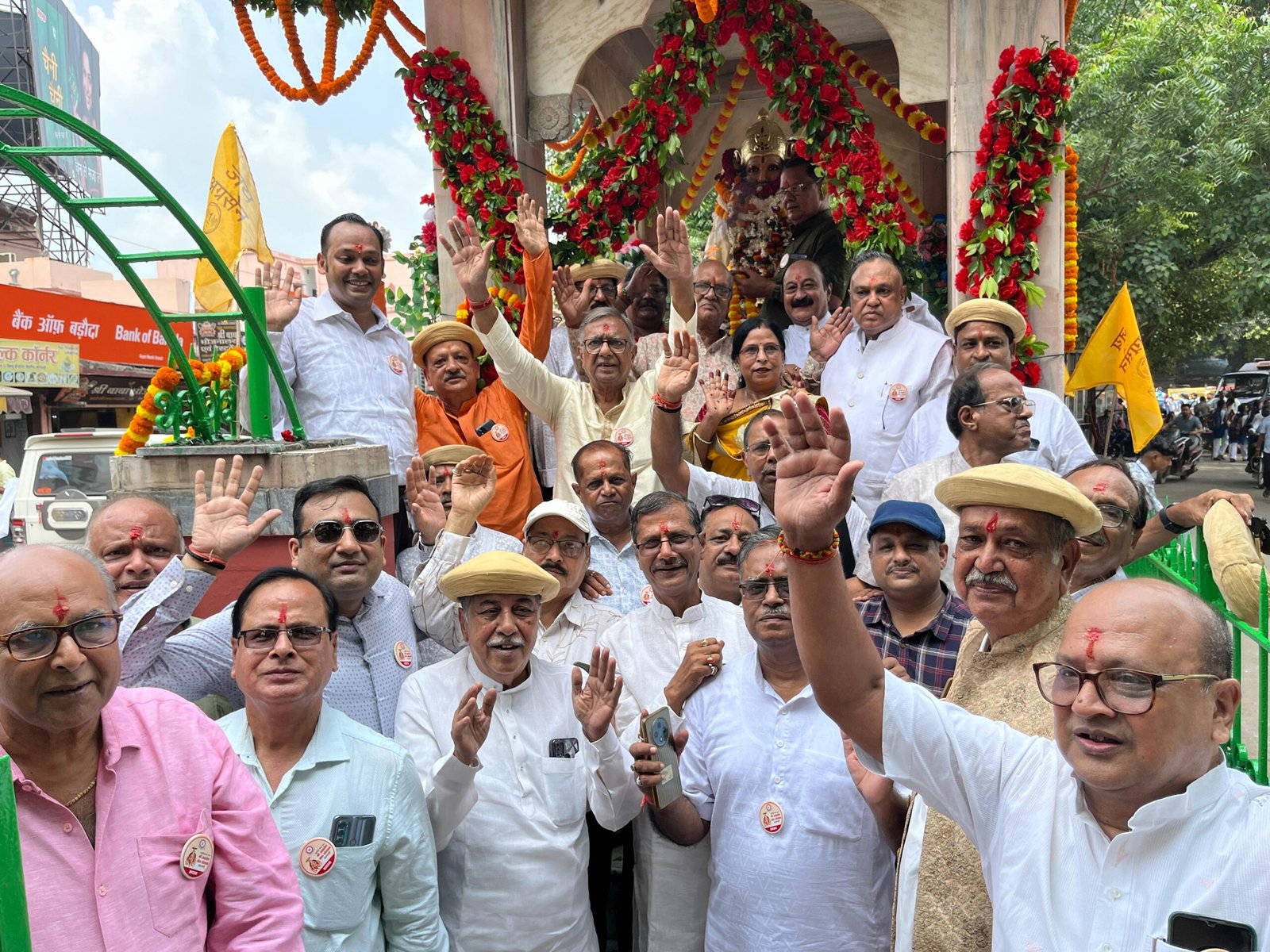 अग्रसेन जयंती, संकल्प संस्था, एक रुपया एक ईंट, क्षय मुक्त काशी, निरोग काशी, संकल्प अन्न क्षेत्र, वाराणसी समाचार, Agrasen Jayanti, Sankalp Sanstha, One Rupee One Brick, Kshay Mukt Kashi, Nirog Kashi, Sankalp Ann Kshetra, Varanasi News अग्रसेन जयंती पर संकल्प संस्था ने किया माल्यार्पण, सेवा और सहयोग का लिया संकल्प