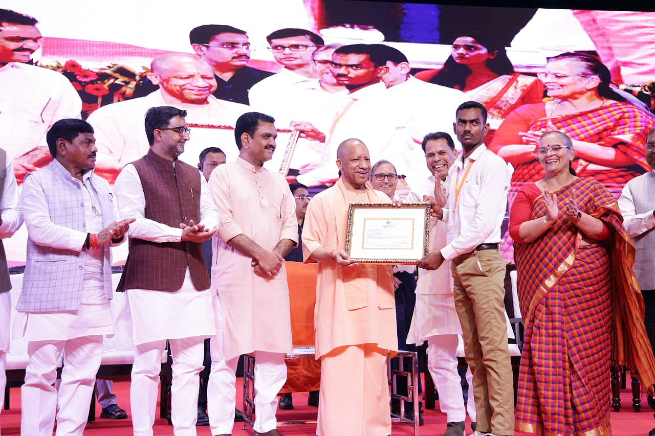 मुख्यमंत्री योगी आदित्यनाथ, छात्रवृत्ति वितरण, अनुसूचित जाति-जनजाति छात्र, डिजिटल भुगतान, सशक्त शिक्षा,Chief Minister Yogi Adityanath, Scholarship Distribution, SC/ST Students, Digital Payment, Empowered Education,Yogi Adityanath scholarship scheme, Digital DBT scholarship distribution, Empowering SC/ST students in UP, Education policy in Uttar Pradesh, Inclusive education in India.