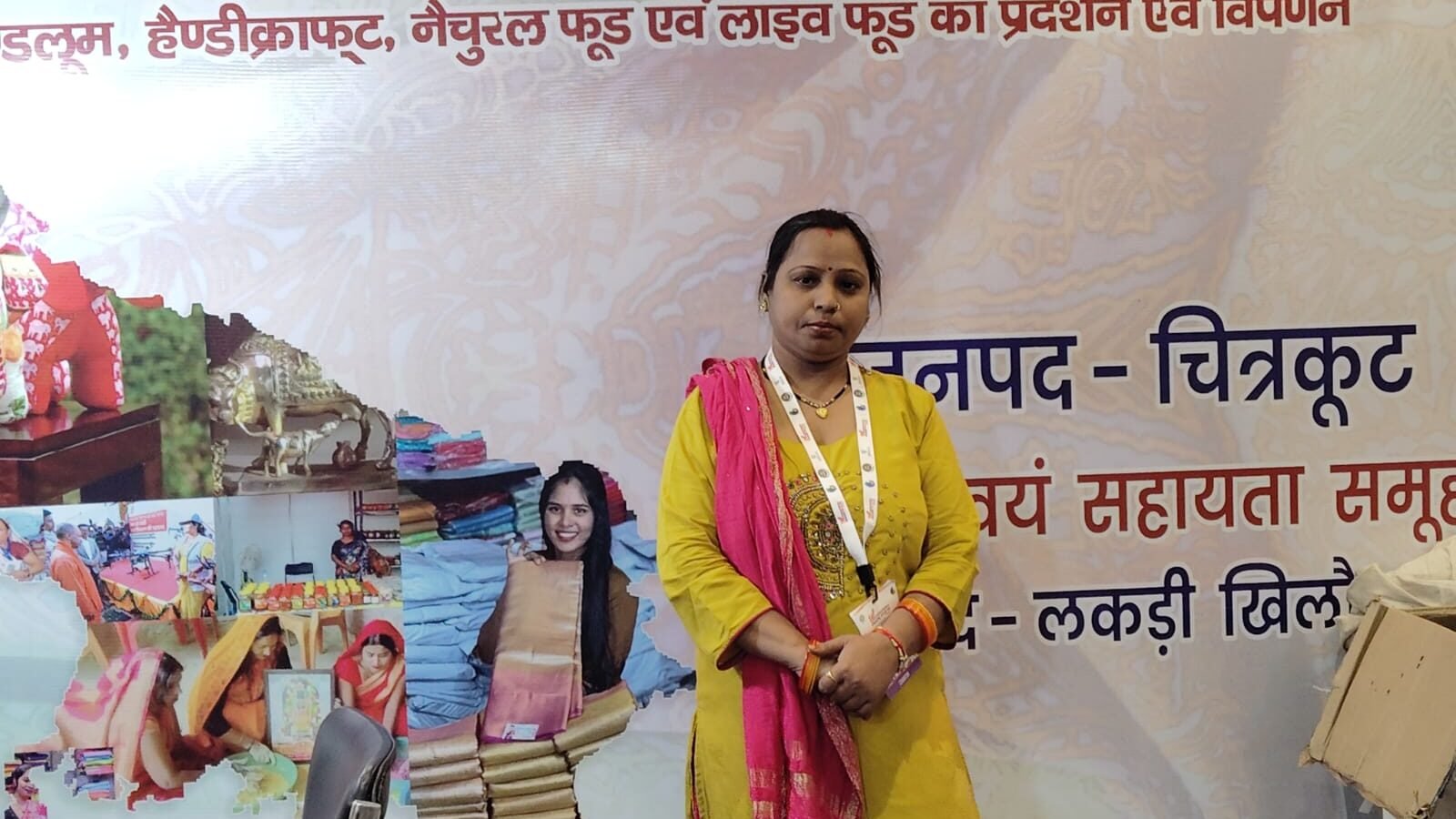 हॉल नंबर आठ और नौ में स्वयं सहायता समूहों से जुड़ी महिलाओं ने न सिर्फ़ अपने उत्पादों की बिक्री की, बल्कि भारी मात्रा में ऑर्डर भी हासिल किए