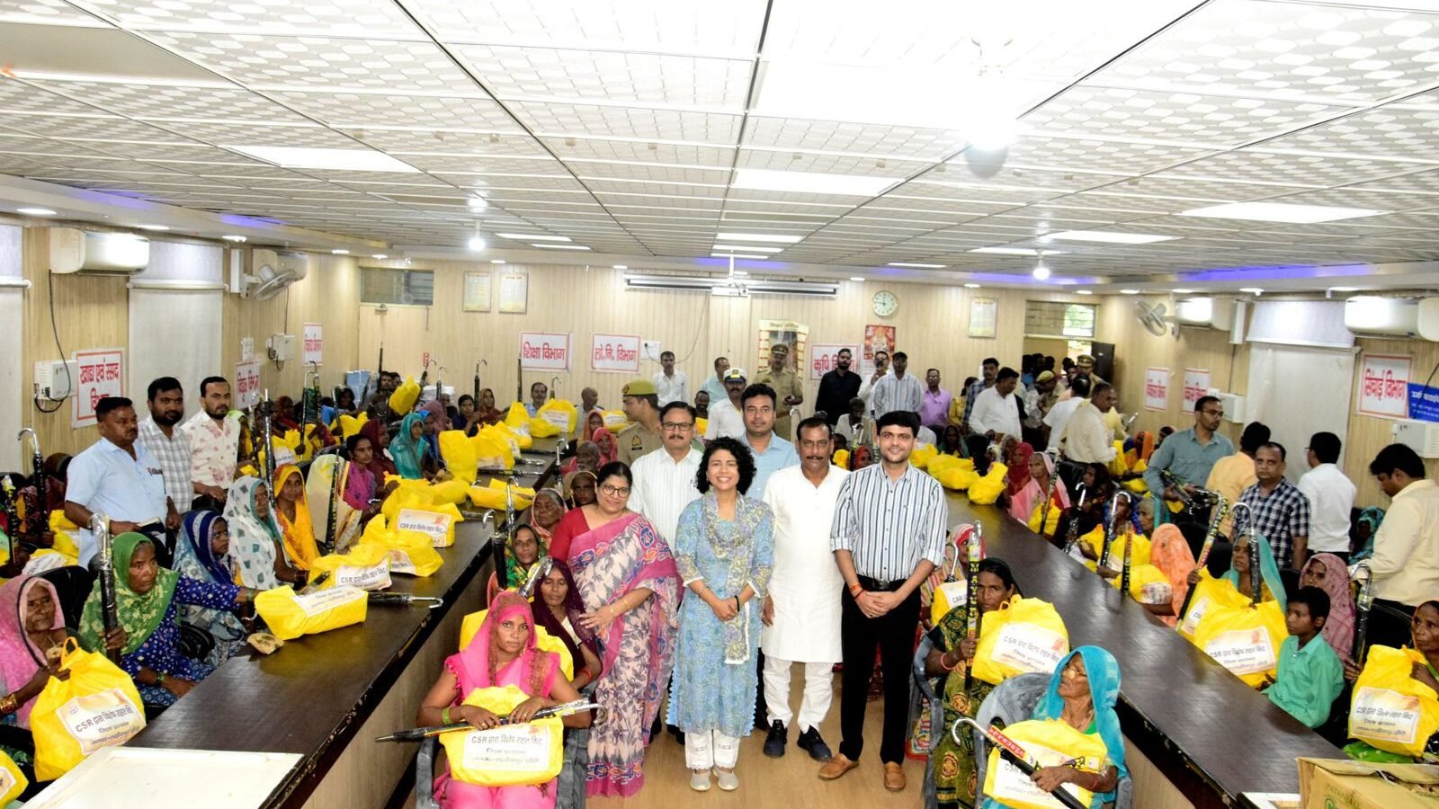 Yogi Government flood relief, CSR special kits, Lakhimpur Kheri disaster management, Uttar Pradesh flood assistance, Durga Shakti Nagpal DM initiative, public participation in disaster relief, corporate sector flood aid