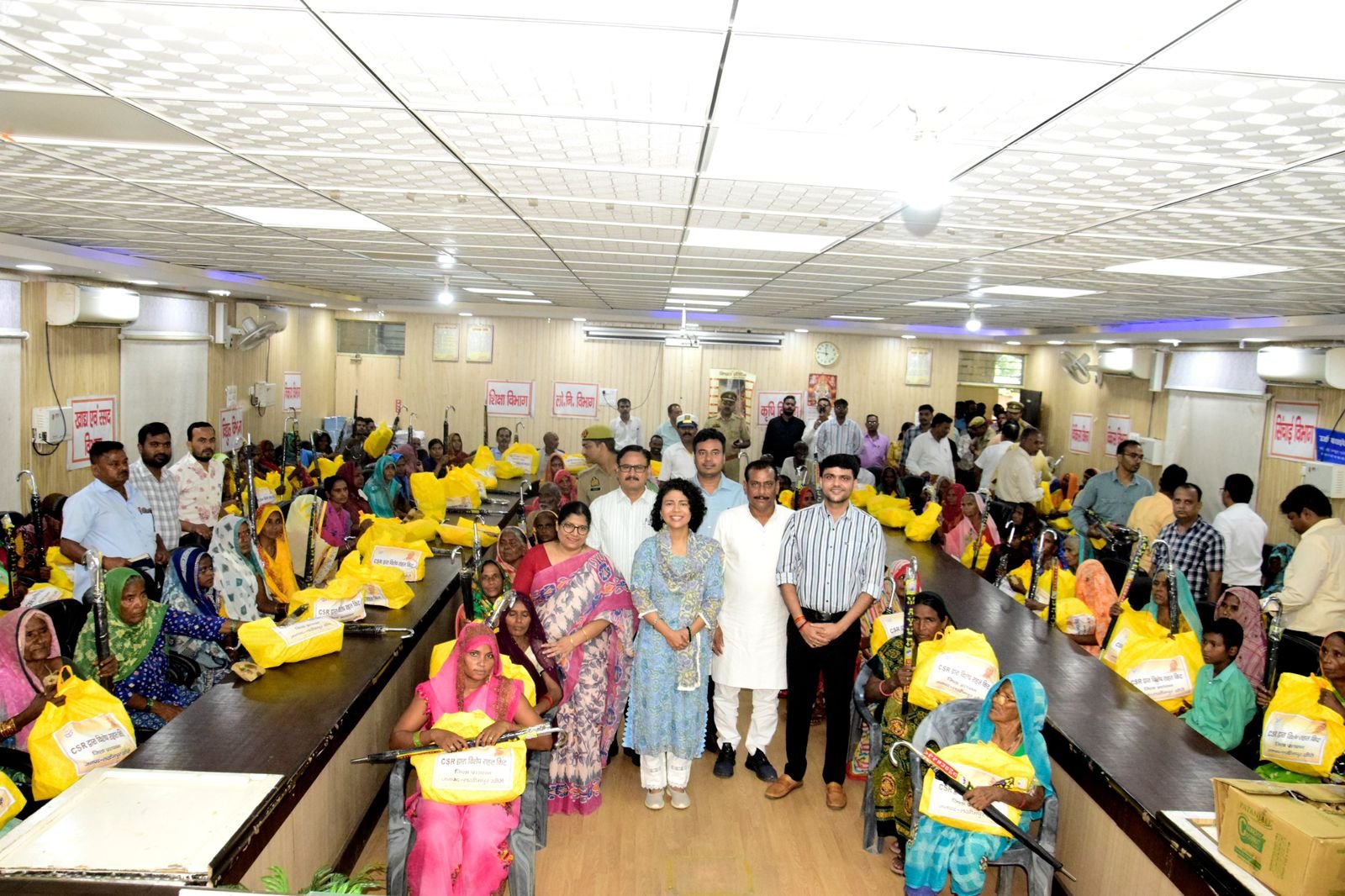 Yogi Government flood relief, CSR special kits, Lakhimpur Kheri disaster management, Uttar Pradesh flood assistance, Durga Shakti Nagpal DM initiative, public participation in disaster relief, corporate sector flood aid