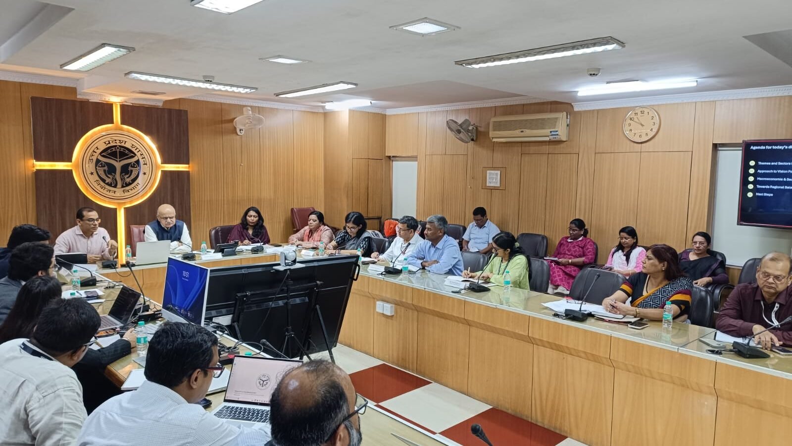 मिशन शक्ति, महिला सशक्तिकरण, महिला अपराध, यूपी पुलिस, महिला हेल्प डेस्क, सुरक्षा अभियान,Mission Shakti Uttar Pradesh, Women's Safety Mission, Police Empowerment Scheme, Female Police Officers in India, Crime Investigation and Prevention, Women's Counseling and Support,Mission Shakti, Women Empowerment, Women Safety, UP Police, Women's Helpline, Crime Prevention