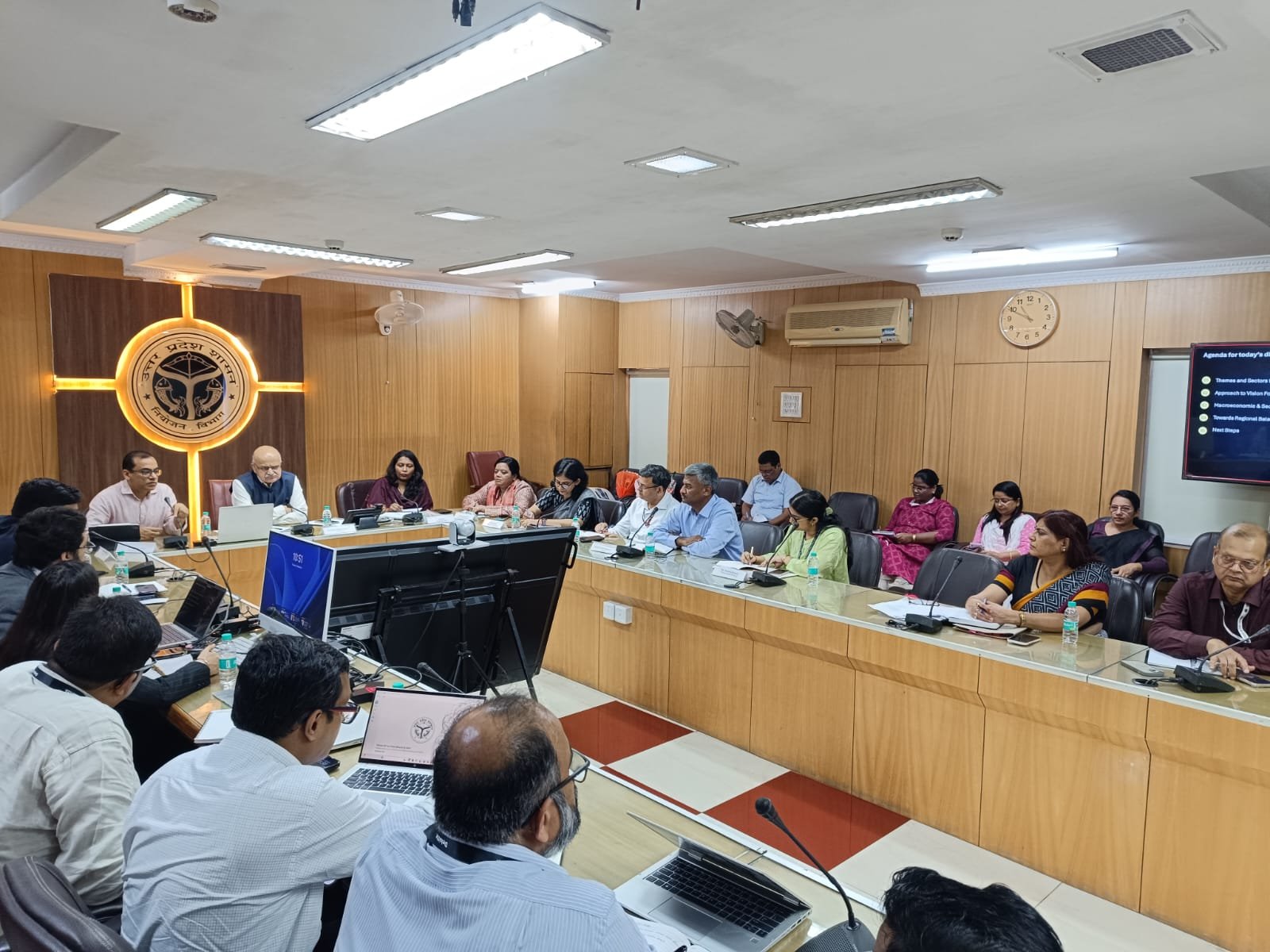 मिशन शक्ति, महिला सशक्तिकरण, महिला अपराध, यूपी पुलिस, महिला हेल्प डेस्क, सुरक्षा अभियान,Mission Shakti Uttar Pradesh, Women's Safety Mission, Police Empowerment Scheme, Female Police Officers in India, Crime Investigation and Prevention, Women's Counseling and Support,Mission Shakti, Women Empowerment, Women Safety, UP Police, Women's Helpline, Crime Prevention