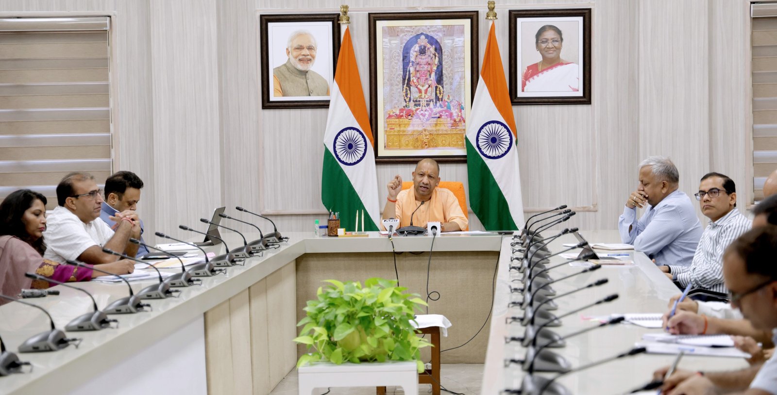 मुख्यमंत्री योगी आदित्यनाथ का 57 हजार ग्राम प्रधानों और सदस्यों से वर्चुअल संवाद