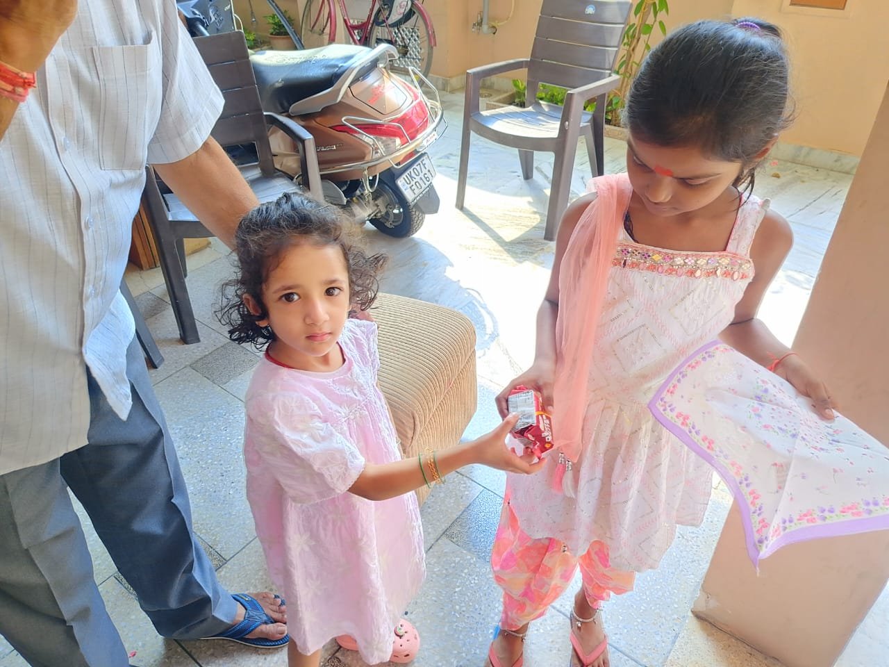 सामाजिक संस्था ‘संकल्प’ द्वारा अष्टमी पर श्रद्धापूर्वक कन्या पूजन और प्रसाद वितरण