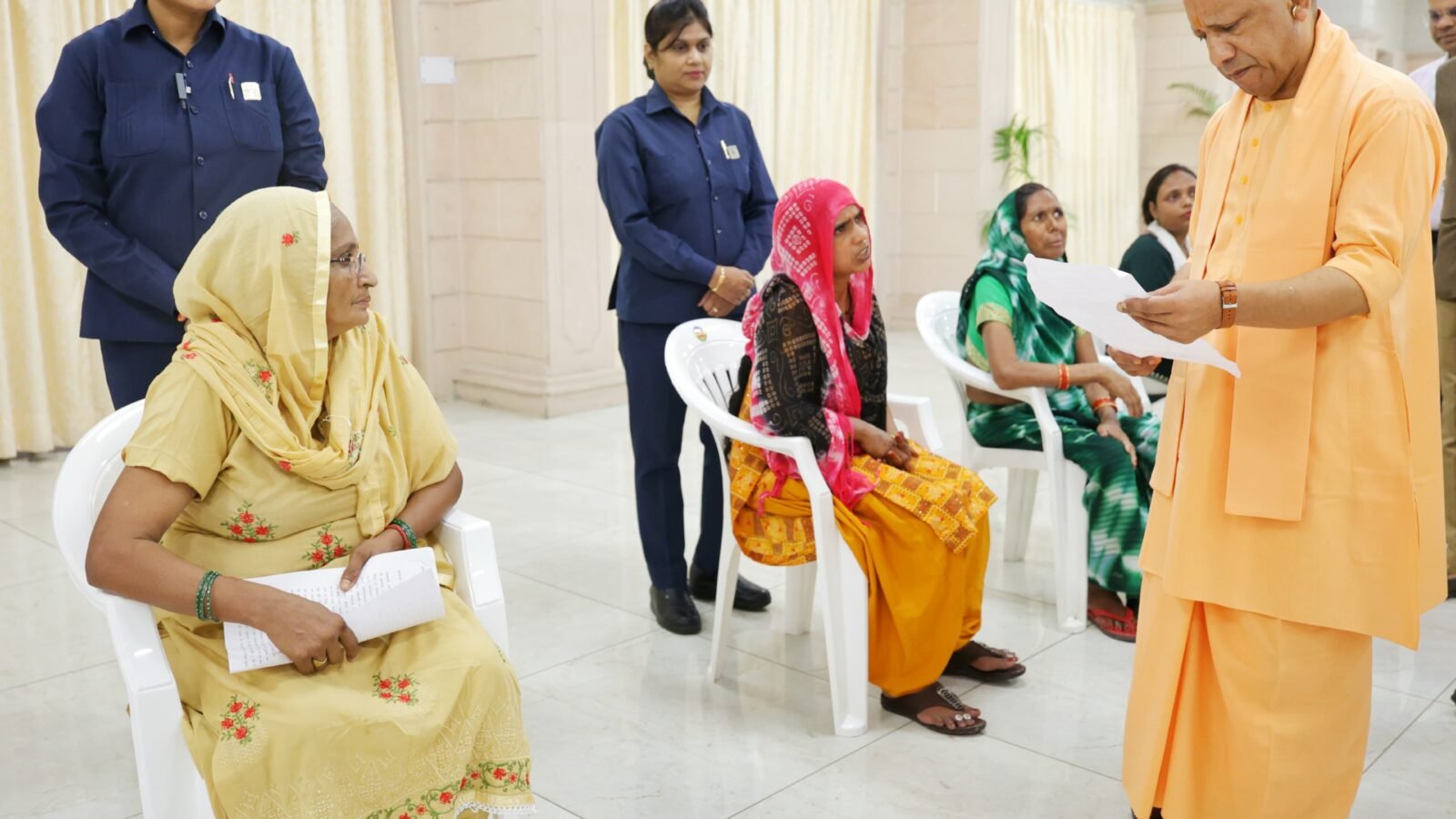 आमजन से व्यवहार ठीक रखें जनसेवक, दुर्व्यवहार बर्दाश्त नहीं: मुख्यमंत्री