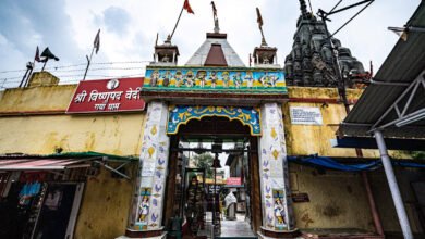 गया जी विष्णुपद मंदिर, गया पितृपक्ष, पिंडदान गया, गया श्राद्ध 2025, विष्णुपद मंदिर दर्शन, गया फल्गु नदी तर्पण, पितृपक्ष तिथि और महत्व, गया में पिंडदान विधि, पितरों की मुक्ति गया, गया श्राद्ध पूजा सामग्री, गया पर्यटन स्थल, गया धार्मिक स्थल, पितृपक्ष में आस्था, गया यात्रा पब्लिक, पितृपक्ष टिप्स और सावधानियां, Vishnupad Temple Gaya, Gaya Pitru Paksha, Pind Daan in Gaya, Gaya Shraddh 2025, Vishnupad Temple visit, Pitru Paksha rituals, Falgu River Tarpan, Ancestor worship Gaya, Pitrudas Gaya, 1Gaya pilgrimage site, Hindu rituals Gaya, Pind Daan process, Pitru Paksha significance, Gaya religious tourism, Pitru Paksha tips and guidelines