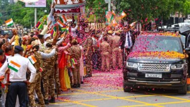 प्रधानमंत्री नरेंद्र मोदी का वाराणसी आगमन पर भव्य स्वागत
