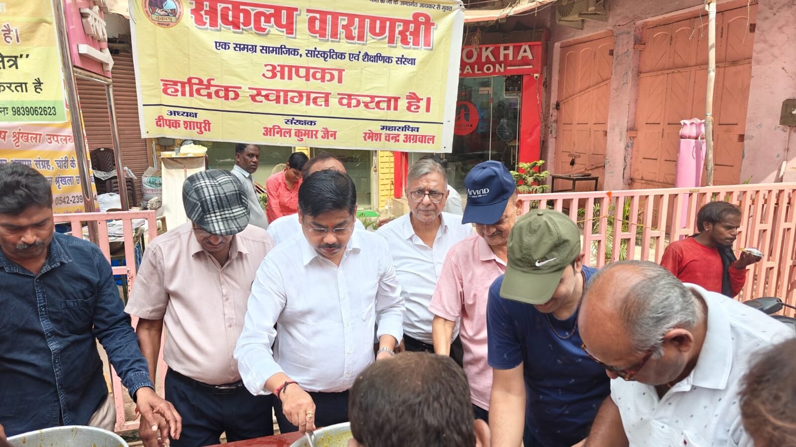 संकल्प संस्था वाराणसी, संकल्प अन्न क्षेत्र सेवा भाव, प्रसाद वितरण वाराणसी, चौक संकटमोचन मंदिर वाराणसी, सामाजिक सेवा वाराणसी, जल सेवा वाराणसी, मानवता का संदेश वाराणसी