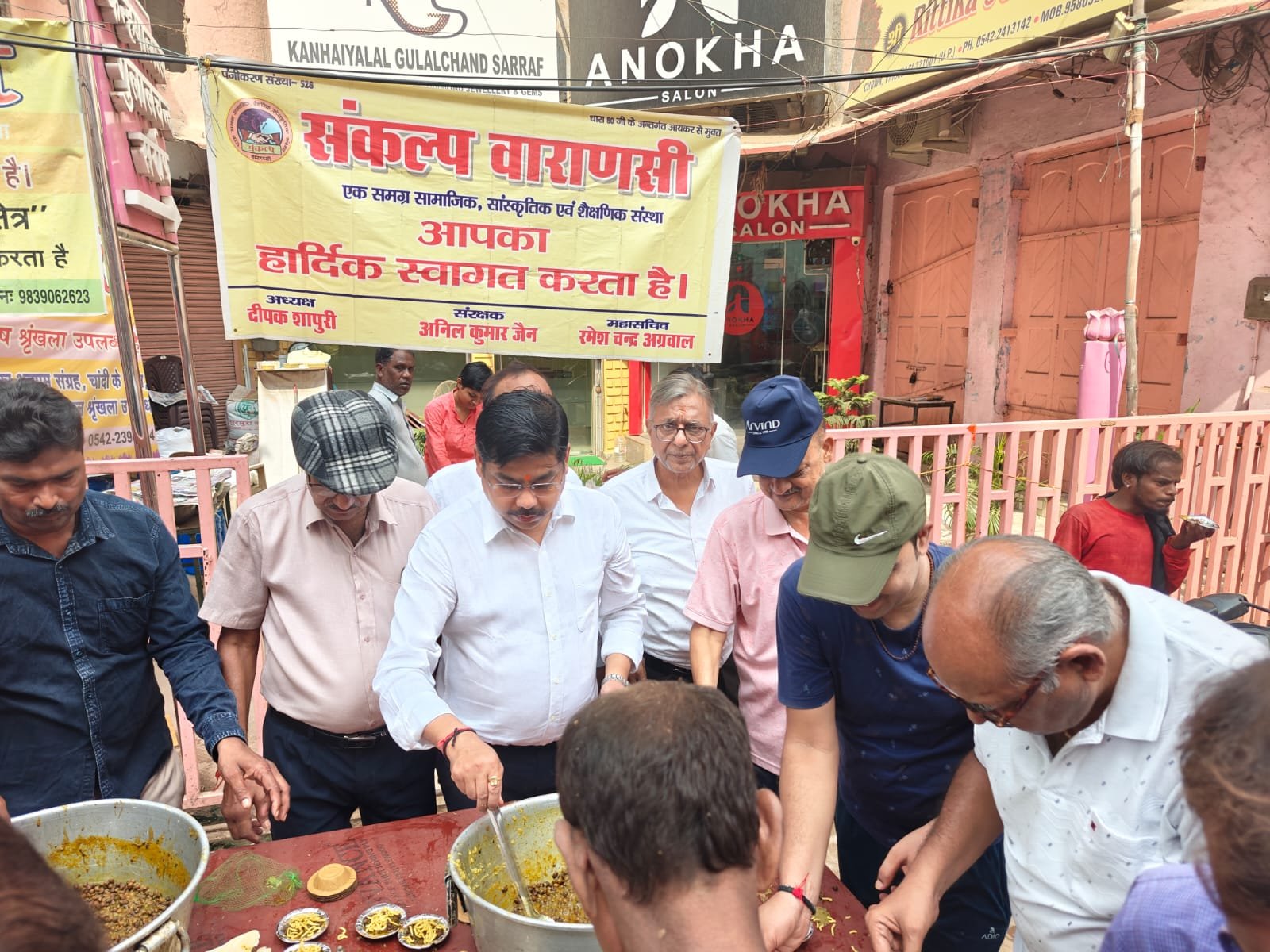 संकल्प संस्था वाराणसी, संकल्प अन्न क्षेत्र सेवा भाव, प्रसाद वितरण वाराणसी, चौक संकटमोचन मंदिर वाराणसी, सामाजिक सेवा वाराणसी, जल सेवा वाराणसी, मानवता का संदेश वाराणसी