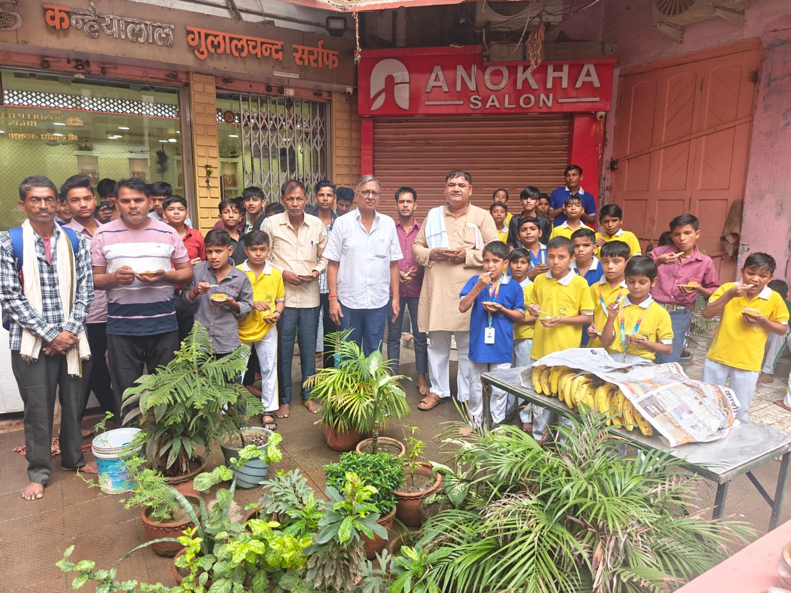 #Navratri2025 #Varanasi #SankalpSanstha #PrasadDistribution #KhichdiPrasad #JalSeva #Devotion #Faith #SankatmochanTemple #SocialService #AnilKumarJain #Annakshetra #BanarasTimes