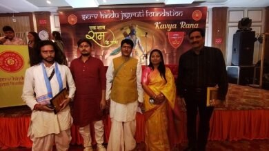 नई दिल्ली के रोहिणी में वात्सल्य सेवा सदन द्वारा “एक शाम राम के नाम” कवि सम्मेलन का भव्य आयोजन किया गया। देशभर से आए ख्याति प्राप्त कवियों और विशिष्ट अतिथियों की उपस्थिति ने कार्यक्रम को यादगार बना दिया। कवियों ने भगवान श्रीराम के आदर्शों, मर्यादा और भक्ति पर आधारित कविताओं से श्रोताओं का मन मोह लिया। पूरा वातावरण “जय श्रीराम” के उद्घोषों से गूंज उठा। कार्यक्रम का उद्देश्य समाज में राम के आदर्शों - सत्य, सेवा, करुणा और नैतिकता - को पुनः जागृत करना रहा।