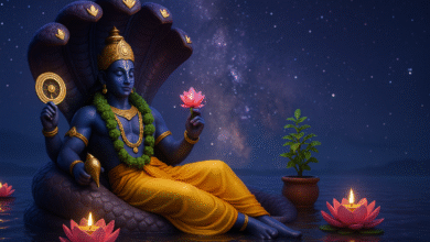 देवउठनी एकादशी, जिसे प्रबोधिनी एकादशी भी कहा जाता है, कार्तिक शुक्ल पक्ष की एकादशी को मनाई जाती है। इस दिन भगवान विष्णु योगनिद्रा से जागते हैं और शुभ कार्यों की शुरुआत होती है। इस वर्ष पंचांगों में मतभेद है, इसलिए स्मार्त परंपरा 1 नवम्बर को व्रत रखेगी, जबकि वैष्णव/इस्कॉन परंपरा 2 नवम्बर को उपवास मानेगी। इस दिन तुलसी–शालिग्राम विवाह, दीपदान, संकीर्तन और दान का विशेष महत्व है। भक्तजन उपवास रखते हुए भगवान विष्णु की आराधना कर सुख-समृद्धि और मोक्ष की कामना करते हैं। द्वादशी को हरिवासर बाद पारण करने का विधान है।