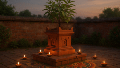 कार्तिक मास में तुलसी पूजा का विशेष महत्व है। भारतीय संस्कृति में तुलसी को विष्णुप्रिया, स्वास्थ्यदायिनी और सौभाग्य का प्रतीक माना गया है। देवउठनी एकादशी से पूर्णिमा तक तुलसी विवाह का उत्सव पूरे देश में श्रद्धा से मनाया जाता है। आयुर्वेद और आधुनिक विज्ञान दोनों ही तुलसी को प्रतिरक्षा बढ़ाने, वायु शुद्ध करने और मानसिक शांति प्रदान करने वाली अनमोल औषधि मानते हैं। प्रदूषण और संक्रमण के दौर में तुलसी घर-घर के स्वास्थ्य की प्राकृतिक सुरक्षा बन चुकी है। कार्तिक का यह संदेश स्पष्ट है कि परंपरा और विज्ञान का मेल ही संपूर्ण जीवन का आधार है।