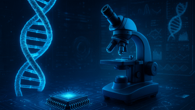 बायोइन्फॉर्मेटिक्स एक ऐसा अंतरविषयक क्षेत्र है, जिसमें जैविक डेटा का विश्लेषण कंप्यूटर विज्ञान, गणित और सांख्यिकी की मदद से किया जाता है। यह क्षेत्र जीनोमिक्स, प्रोटिओमिक्स, संरचनात्मक बायोलॉजी और दवा अनुसंधान में महत्वपूर्ण भूमिका निभा रहा है। भारत में चिकित्सा, बायोटेक्नोलॉजी और फार्मास्युटिकल उद्योगों के विस्तार के साथ बायोइन्फॉर्मेटिक्स विशेषज्ञों की मांग तेजी से बढ़ रही है। B.Sc., B.Tech, M.Sc. और M.Tech जैसे कोर्सों के माध्यम से इस क्षेत्र में करियर बनाया जा सकता है। स्किल के रूप में प्रोग्रामिंग (Python, R) और डेटा विश्लेषण की विशेषज्ञता जरूरी है। यह भविष्य के चिकित्सा और अनुसंधान जगत को नई दिशा देने वाला करियर है।