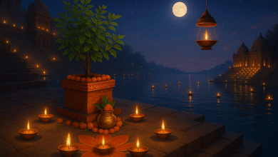 “कार्तिक मास का आरंभ हो चुका है। यह महीना स्नान, दान, व्रत और दीपदान का अद्भुत संगम है। आकाशदीप का दान पितरों के उद्धार और जीवन में प्रकाश का प्रतीक माना जाता है। इस मास में भगवान विष्णु के दामोदर रूप, माँ लक्ष्मी, तुलसी माता और शालिग्राम की विशेष पूजा होती है। गंगा स्नान, तुलसी पूजन और संध्या दीपदान करने से पापों का नाश, पुण्य की प्राप्ति और मोक्ष का मार्ग प्रशस्त होता है। कार्तिक मास धर्म, भक्ति और आध्यात्मिक उन्नति का महीना है - जो हमें सिखाता है कि अंधकार कितना भी गहरा क्यों न हो, एक दीप हमेशा उसे मिटा सकता है।”