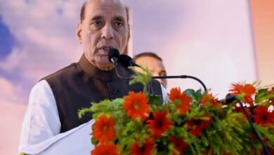 लखनऊ में ब्रह्मोस मिसाइलों के प्रथम बैच के फ्लैग ऑफ कार्यक्रम और पीटीसी इंडस्ट्रीज के भ्रमण के दौरान रक्षा मंत्री राजनाथ सिंह ने मुख्यमंत्री योगी आदित्यनाथ की खुलकर प्रशंसा की। उन्होंने कहा कि योगी सरकार ने उत्तर प्रदेश की पहचान बदल दी है - अब यह राज्य निवेश, सुरक्षा और रोजगार के क्षेत्र में अग्रणी बन गया है। लॉ एंड ऑर्डर की ऐतिहासिक सुधार, उद्योग-अनुकूल नीतियों और विकास की नई सोच ने यूपी को देश का ग्रोथ इंजन बना दिया है। ब्रह्मोस फैसिलिटी की स्थापना और औद्योगिक क्रांति में योगी सरकार का योगदान सराहनीय है।