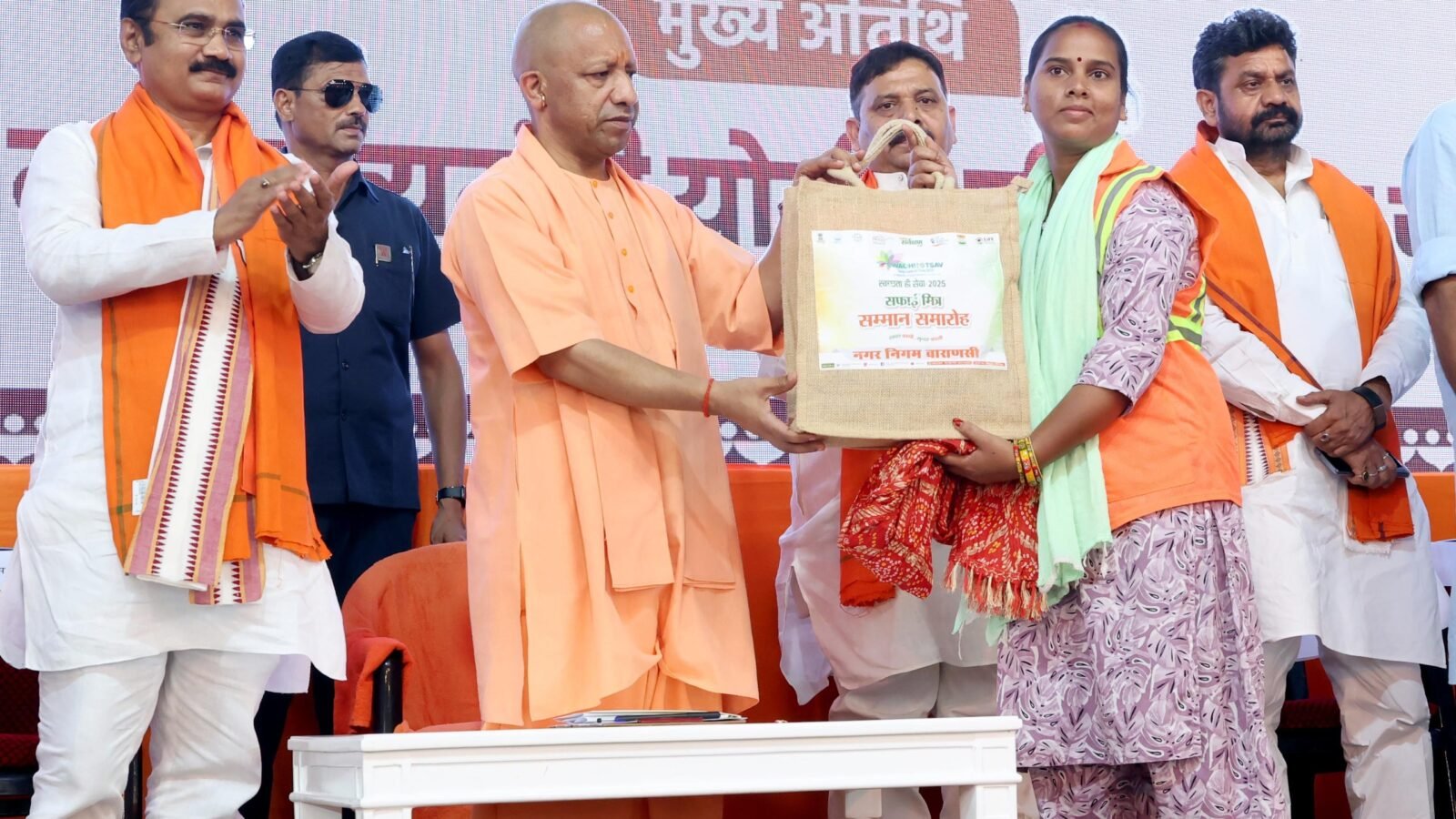 स्वच्छता मित्र सम्मान समारोह में शामिल हुए मुख्यमंत्री