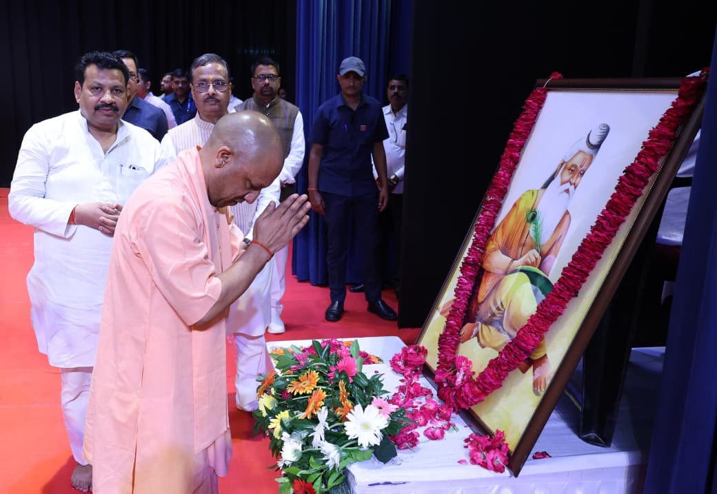 महर्षि वाल्मीकि प्रकट दिवस समारोह में शामिल हुए मुख्यमंत्री योगी आदित्यनाथ