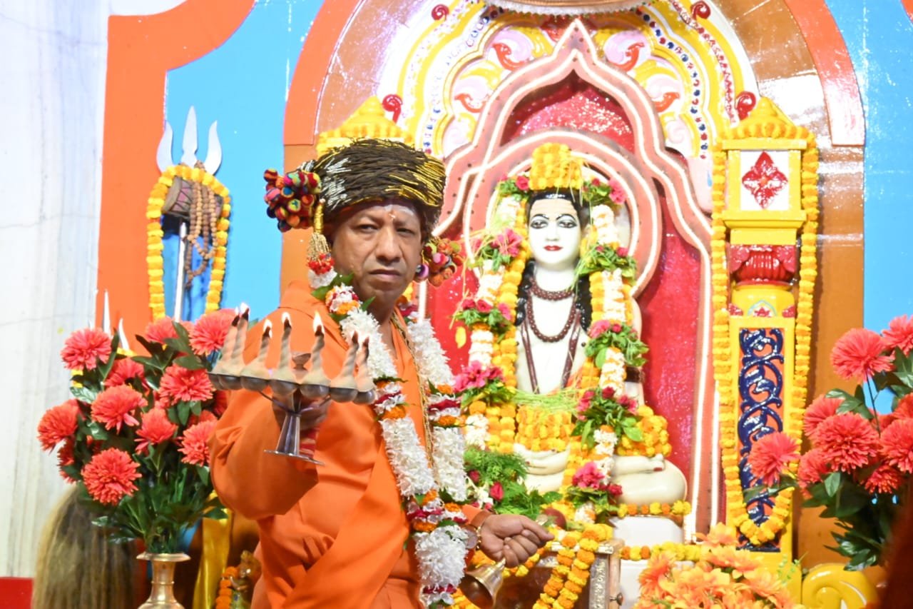 “CM Yogi Adityanath performs special Vijayadashami puja at Gorakhnath Temple”. “Yogi Adityanath offers cow worship and prayers for peace on Dussehra in Gorakhpur”. “Vijayadashami 2025: Yogi Adityanath conducts Gorakhnath Ji’s special rituals at Gorakhnath Temple”. “Gorakshapeethadhishwar Yogi Adityanath leads traditional Dussehra worship and cow seva in Gorakhpur”.