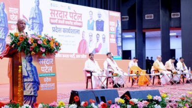 31 अक्टूबर को पूरे प्रदेश में ‘रन फॉर यूनिटी’ का आयोजन . 1 से 26 नवंबर तक हर विधानसभा में निकलेगी ‘एकता पदयात्रा’ .बाबा साहब आंबेडकर को समर्पित 26 नवंबर को मनाया जाएगा संविधान दिवस .हर जिले से पांच युवाओं की टोली गुजरात में स्टेच्यू ऑफ यूनिटी तक पदयात्रा में होगी शामिल .मुख्यमंत्री ने हर जिले में आयोजित स्वदेशी मेले में पार्टी के नेताओं को जाने और उत्पाद खरीदने का किया आग्रह.