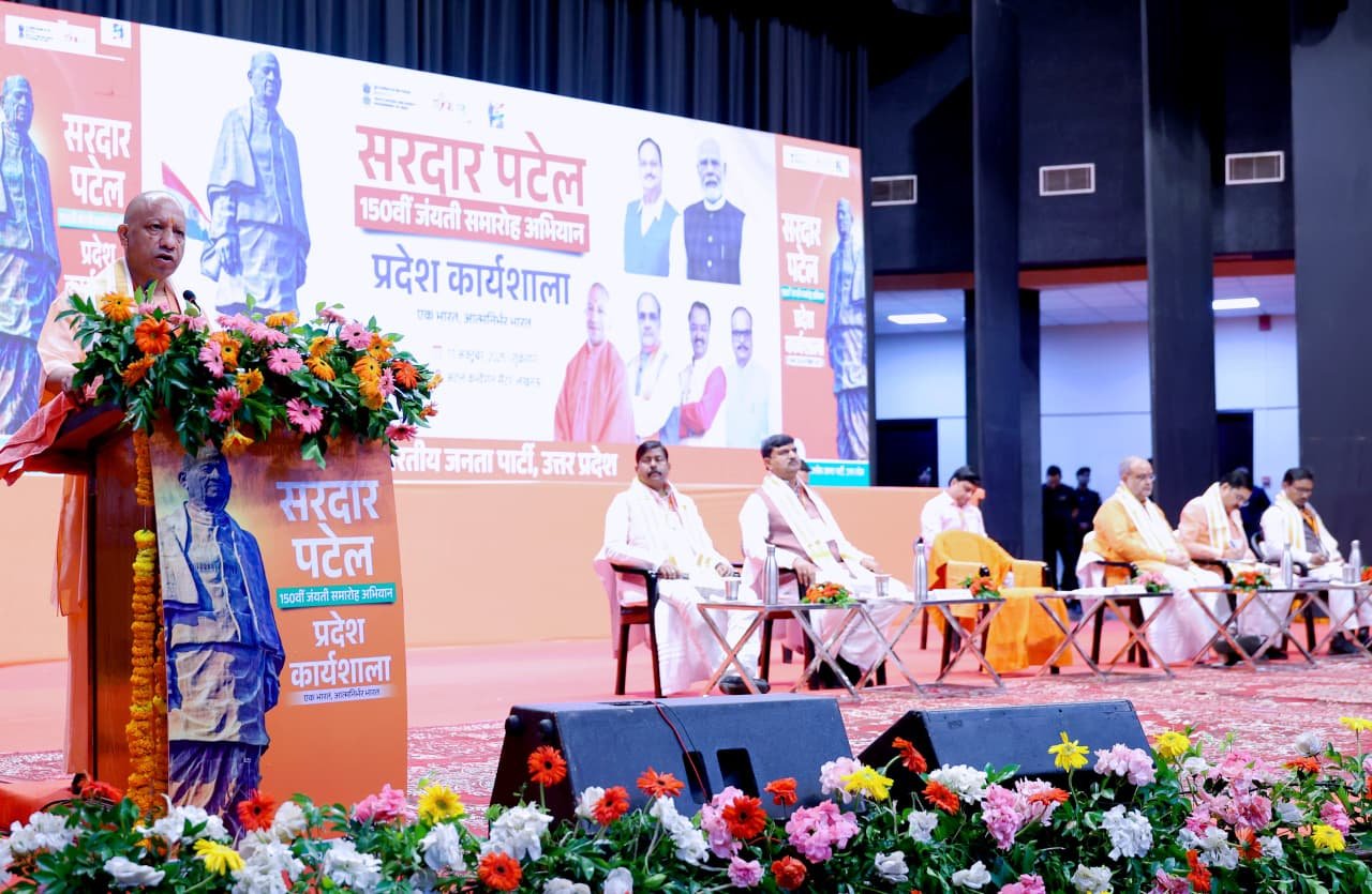 31 अक्टूबर को पूरे प्रदेश में ‘रन फॉर यूनिटी’ का आयोजन . 1 से 26 नवंबर तक हर विधानसभा में निकलेगी ‘एकता पदयात्रा’ .बाबा साहब आंबेडकर को समर्पित 26 नवंबर को मनाया जाएगा संविधान दिवस .हर जिले से पांच युवाओं की टोली गुजरात में स्टेच्यू ऑफ यूनिटी तक पदयात्रा में होगी शामिल .मुख्यमंत्री ने हर जिले में आयोजित स्वदेशी मेले में पार्टी के नेताओं को जाने और उत्पाद खरीदने का किया आग्रह.