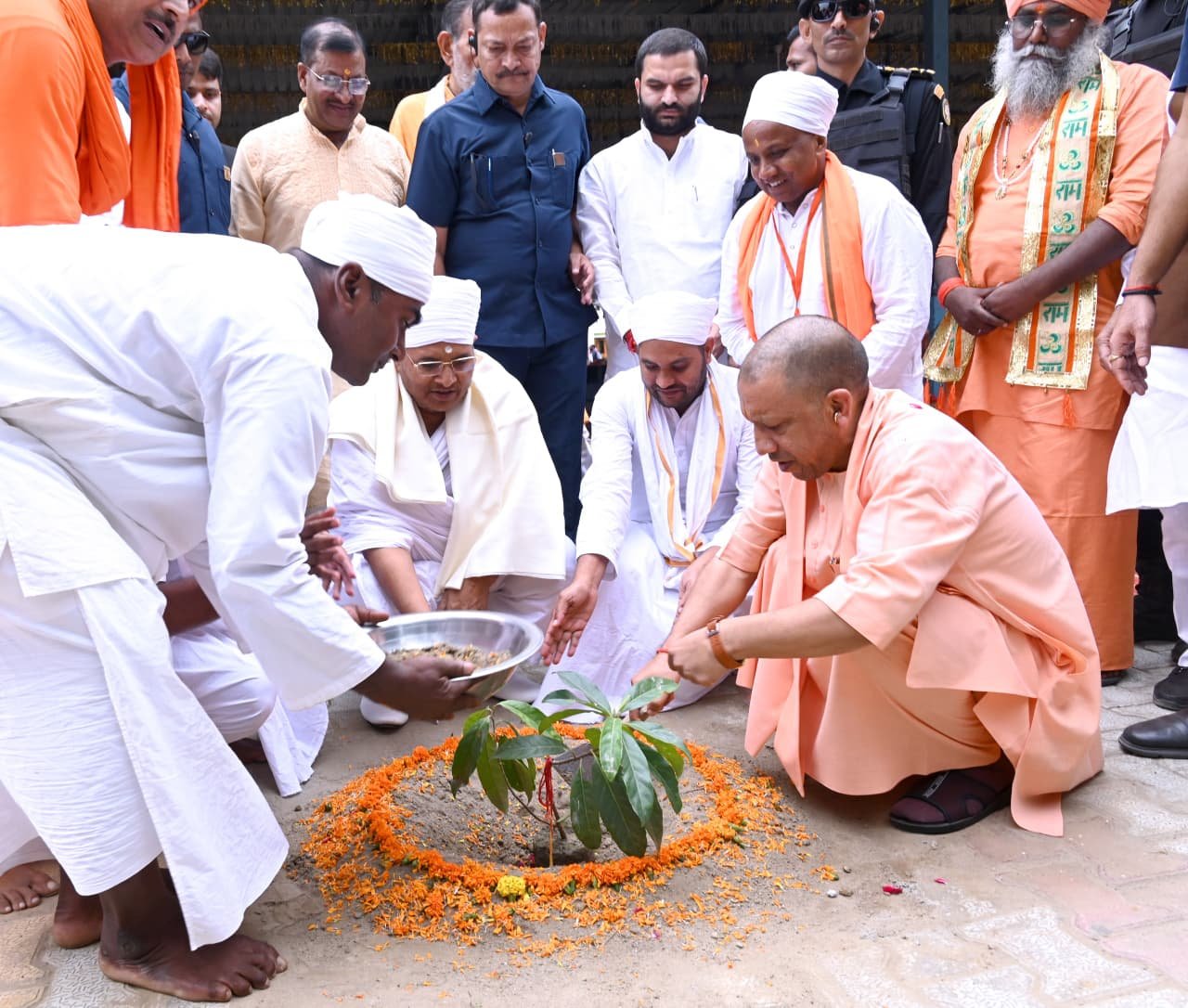 #YogiAdityanath #KabirdhamAshram #LakhimpurKheri #SpiritualHeritage #RudrakshaPlantation #UPNews #IndiaNews #CMUP #ReligiousTradition #KabirPanth