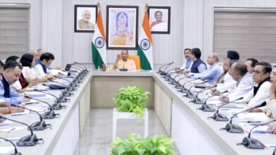 लखनऊ में 23 से 29 नवम्बर 2025 तक होने जा रहे भारत स्काउट्स एंड गाइड्स के 19वें राष्ट्रीय जंबूरी की तैयारियों की समीक्षा मुख्यमंत्री योगी आदित्यनाथ ने की। 61 वर्षों बाद यह प्रतिष्ठित आयोजन उत्तर प्रदेश में होने जा रहा है, जिसमें देश-विदेश से 30 हजार से अधिक युवा प्रतिभागी आएंगे। 300 एकड़ में फैले आयोजन स्थल पर आधुनिक सुरक्षा, स्वास्थ्य, आवास, सांस्कृतिक कार्यक्रमों से लेकर आईटी-एआई हब तक की विशेष व्यवस्था की जा रही है। आयोजन की थीम ‘आत्मनिर्भर-स्वदेशी भारत, स्वच्छ एवं विकसित भारत, ग्रीन एवं सस्टेनेबल भारत’ होगी। दो दिवसीय ड्रोन शो सहित रोमांचक एडवेंचर गतिविधियाँ युवाओं को नई ऊर्जा देंगी।
