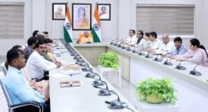 आगरा में बन रहा ‘छत्रपति शिवाजी महाराज संग्रहालय’ भारतीय स्वाभिमान, संस्कृति और वीरता का जीवंत प्रतीक बनेगा। मुख्यमंत्री योगी आदित्यनाथ ने समीक्षा बैठक में निर्माण कार्यों की प्रगति पर संतोष जताते हुए जनवरी तक इसे पूरा करने के निर्देश दिए। संग्रहालय में ‘शिवाजी एंड द ग्रेट एस्केप गैलरी’ 7D तकनीक से शिवाजी महाराज की ऐतिहासिक मुक्ति को प्रदर्शित करेगी। साथ ही अग्रदूतों, त्योहारों, नदियों और आगरा की सांस्कृतिक विरासत से जुड़ी इंटरएक्टिव गैलरियाँ भी होंगी। यह संग्रहालय केवल इतिहास का प्रदर्शन नहीं, बल्कि स्वराज्य और सांस्कृतिक गौरव का प्रेरणास्थल बनेगा।