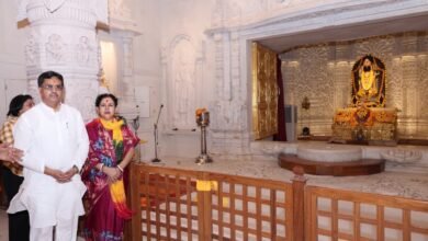 त्रिपुरा के मुख्यमंत्री डॉ. माणिक साहा अयोध्या पहुंचे। उन्होंने श्रीरामलला और हनुमानगढ़ी में दर्शन-पूजन कर देश-प्रदेश की शांति, समृद्धि और कल्याण की कामना की। मुख्यमंत्री साहा ने कहा कि मोदी-योगी के नेतृत्व में अयोध्या एक नए, भव्य और दिव्य स्वरूप में उभर रही है। नगर विधायक वेद प्रकाश गुप्ता ने उनका स्वागत किया और कहा कि अयोध्या आज विश्व की आध्यात्मिक राजधानी बनने की ओर अग्रसर है।