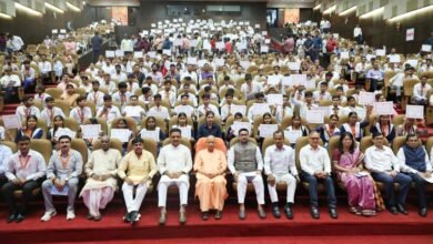 लखनऊ में मुख्यमंत्री योगी आदित्यनाथ ने दीपावली से पहले 10 लाख से अधिक छात्रों को छात्रवृत्ति की राशि डीबीटी के जरिए उनके बैंक खातों में भेजी। इस मौके पर छात्रों ने मुख्यमंत्री का आभार जताया और कहा कि यह स्कॉलरशिप उनके लिए दीपावली का सबसे बड़ा उपहार है। योगी सरकार की पारदर्शी पहल से अब विद्यार्थियों को छात्रवृत्ति के लिए भटकना नहीं पड़ता। इस आर्थिक सहायता से उनकी पढ़ाई निर्बाध रूप से जारी रह सकेगी।