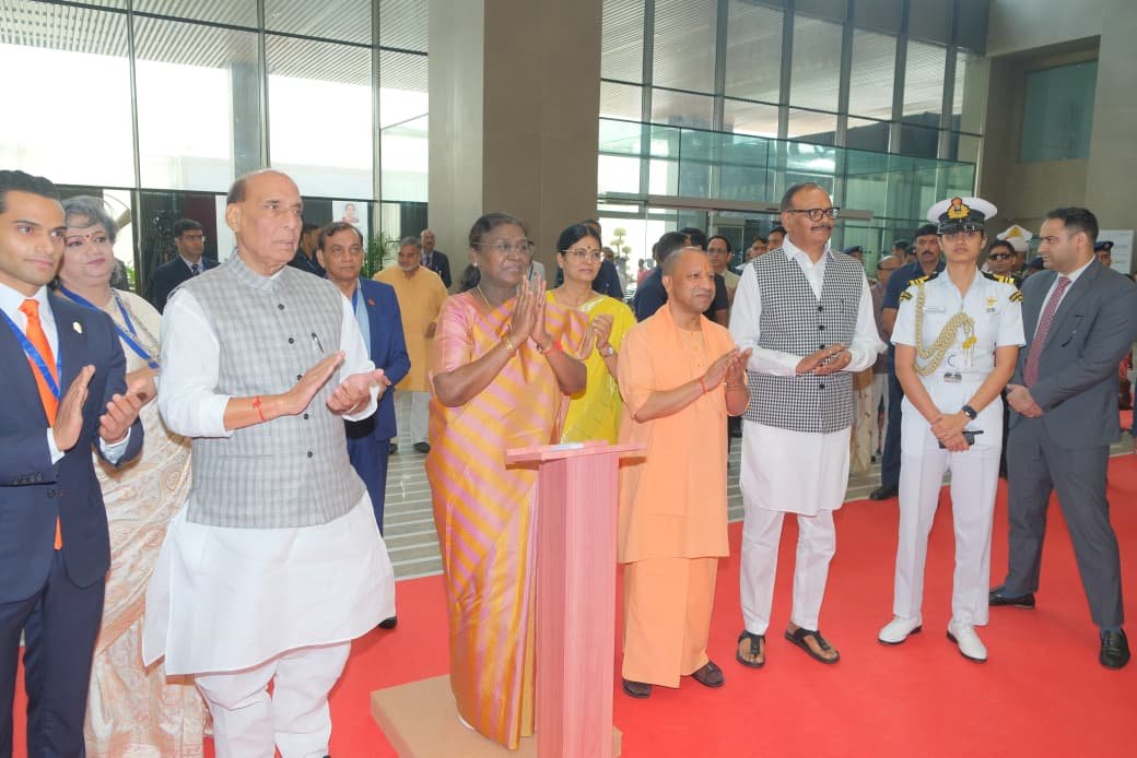 गाजियाबाद में राष्ट्रपति द्रौपदी मुर्मु ने यशोदा मेडिसिटी का उद्घाटन करते हुए संस्थान की आधुनिक स्वास्थ्य सुविधाओं और जनसेवा की भावना की प्रशंसा की। उन्होंने कहा कि यह अस्पताल न केवल इलाज बल्कि अनुसंधान और नवाचार का भी केंद्र बनेगा। राष्ट्रपति ने बताया कि कोविड महामारी और टीबी उन्मूलन अभियान में यशोदा मेडिसिटी ने उल्लेखनीय कार्य किया है। उन्होंने कहा कि निजी क्षेत्र के ऐसे संस्थान राष्ट्र निर्माण में महत्वपूर्ण भूमिका निभा सकते हैं। डॉ. पी.एन. अरोड़ा द्वारा अपनी माता के नाम पर स्थापित यह संस्थान भारतीय मूल्यों और सेवा भावना का उत्कृष्ट उदाहरण है।