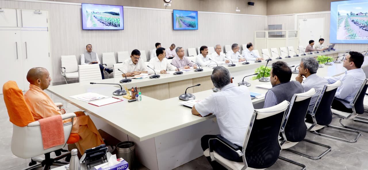 जल संकट से निपटने के लिए योगी सरकार का बड़ा कदम, चेकडैम, तालाब, ब्लास्टकूप और रेन वाटर हार्वेस्टिंग पर विशेष जोर