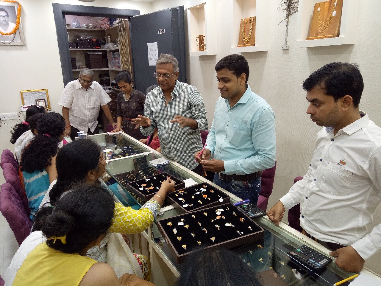 सोना फिर छू रहा आसमान: दीपावली में चमक बरकरार, लेकिन मध्यमवर्ग को सावधानी जरूरी 2008 की सोने की ऐतिहासिक तेजी - जब मंदी में ‘सेफ हेवन’ बना सोना,2013 की गोल्ड क्रैश - जब चमक अचानक फीकी पड़ी